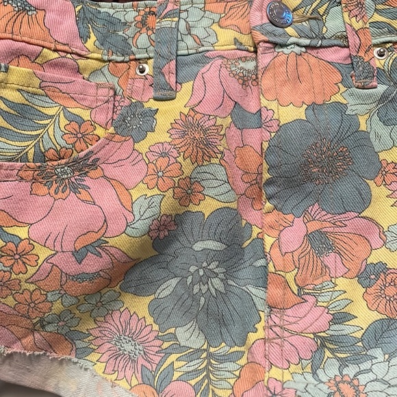 Nwt Floral Denim Shorts - Picture 6 of 8
